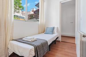 Bright 2BR in Clot Desk Fiber Wi-Fi