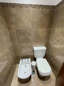 DEPARTAMENTO CASEROS, EXCELENTE UBICACION.-