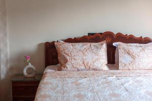 StayVista at Pinewood Villa - Pet Friendly Villa with Lawn & Pool Table