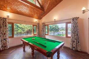 StayVista at Pinewood Villa - Pet Friendly Villa with Lawn & Pool Table