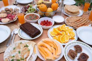 StayVista at Pinewood Villa - Pet Friendly Villa with Lawn & Pool Table