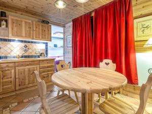 Appartement confortable et bien équipé à Val-dIsère avec parking et terrasse - FR-1-694-301