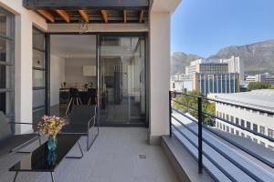 Rose - Luxury City living with views!