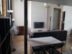 Appartements bnbgones - Le Desire - HYPER CENTRE VILLE - METRO Hotel de Ville a 1 mn : photos des chambres