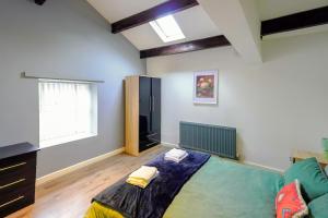 Headingley 2 Bedroom first floor cottage flat Near Universities shops& Park