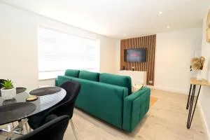 Luxury Apartment 5 mins to Luton Airport Sleeps 4 - Barton in the Clay