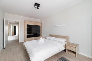 Warta River Loft Apartment by BookingHost