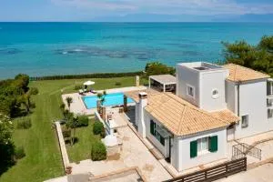 Beachfront Villa Victoras - With private beach - Sidari