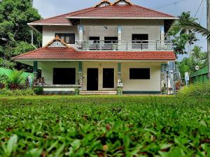 Abode Homestay Alleppey - Private 7BR Coastal Villa near Omanapuzha Beach