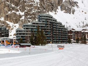 Studio skis aux pieds à Val-dIsère, animaux admis - FR-1-694-143