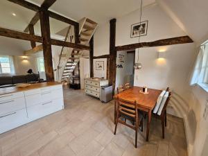 Haus-Ruhe-unter-Reet