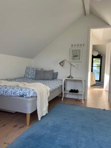 Stylish lake view house