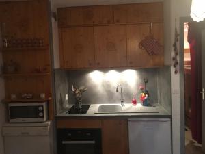 Studio cabine 3 pers, balcon est, parking collectif - FR-1-263-68