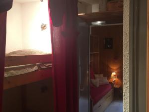 Studio cabine 3 pers, balcon est, parking collectif - FR-1-263-68
