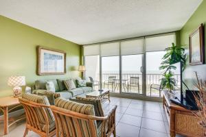 Galveston Getaway with Community Pool and Tennis Court