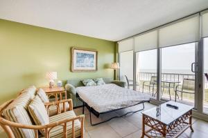 Galveston Getaway with Community Pool and Tennis Court