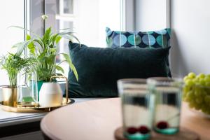 Barbacan Suites - Old Town Apartments - by Upstairs