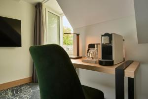 Hotels Le Grand Hotel, The Originals Relais : Petite Chambre Double