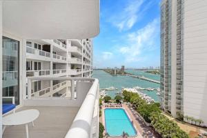 Sun-Kissed & Sunshine! Direct Water and City Views