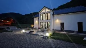 Casa din livada Borlova - 卡兰塞贝什