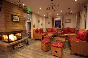 Hotels Chalet-Hotel Le Beausoleil, The Originals Relais : photos des chambres
