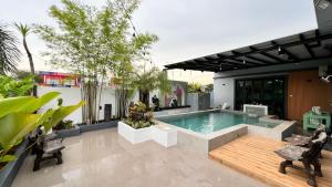 The Hiijo Haus Private Pool & Garden