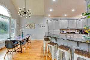 Grand Lakefront Home in Hartwell with Game Room!