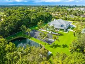 7 Bedroom Villa with Basketball Court, Lake, Movie Theater in Davie! - 戴维