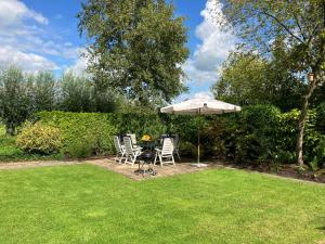 Oasis holiday home in Giethoorn next to canal, boat extra