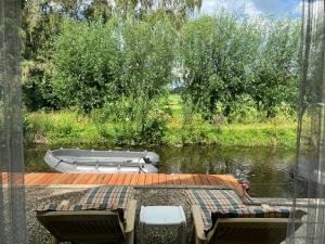 Oasis holiday home in Giethoorn next to canal, boat extra