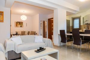 lilas city house with parking