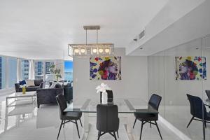 The Queen B! Water & Skyline Views - Renovated