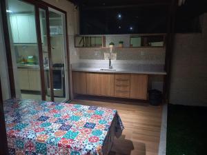 Excelente Village nas piscinas naturais de Itacimirim - 03 quartos - Pertíssimo da praia