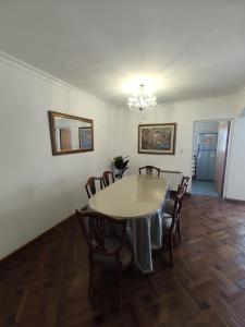 HERMOSO DEPARTAMENTO CENTRICO Con Cochera