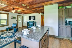 Creek, Trails and Falls! Rural Red River Gorge Cabin