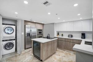 First Class! - Crystal clear water views!