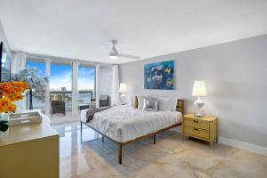 First Class! - Crystal clear water views!