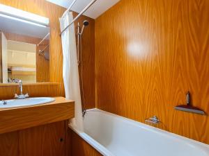 Studio confortable, balcon sud, proche pistes, casier à ski - FR-1-425-203