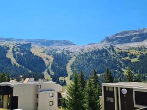 Studio confortable, balcon sud, proche pistes, casier à ski - FR-1-425-203