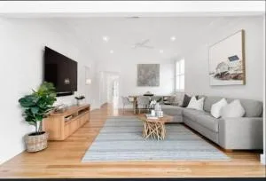 Charming Bayside Home - Grays Point