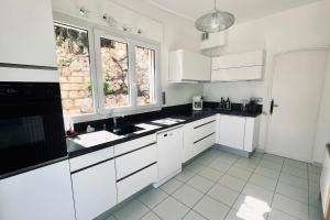 Maisons de vacances Rare pearl with pool and sea view : photos des chambres