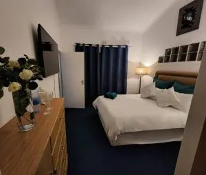 SeaViews Holiday Apartment 1 - Glencairn