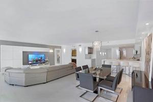 Obsession! Water & Park Views