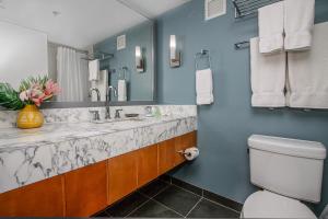 Ocean Views from balcony Walk to Beach and Mall 3024