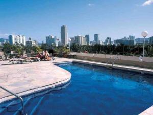 Palms Waikiki Hotel great location across beach PW925