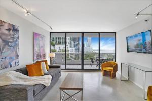 Shore to Please! Park And Water Views!