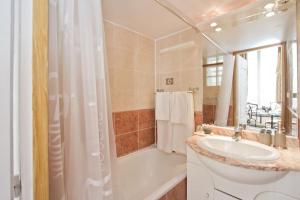 Authentic Apartment Marais