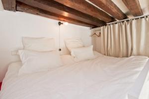 Authentic Apartment Marais