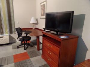 Room with Two Queen Beds - Non-Smoking room in Hampton Inn Bowling Green