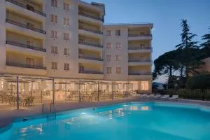 卡尔塔吉罗NH圣莫罗别墅酒店 - 卡尔塔吉罗